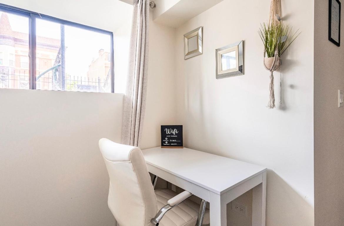 Cozy 2 Brm Apartment Mins Away From United Center Chicago Buitenkant foto