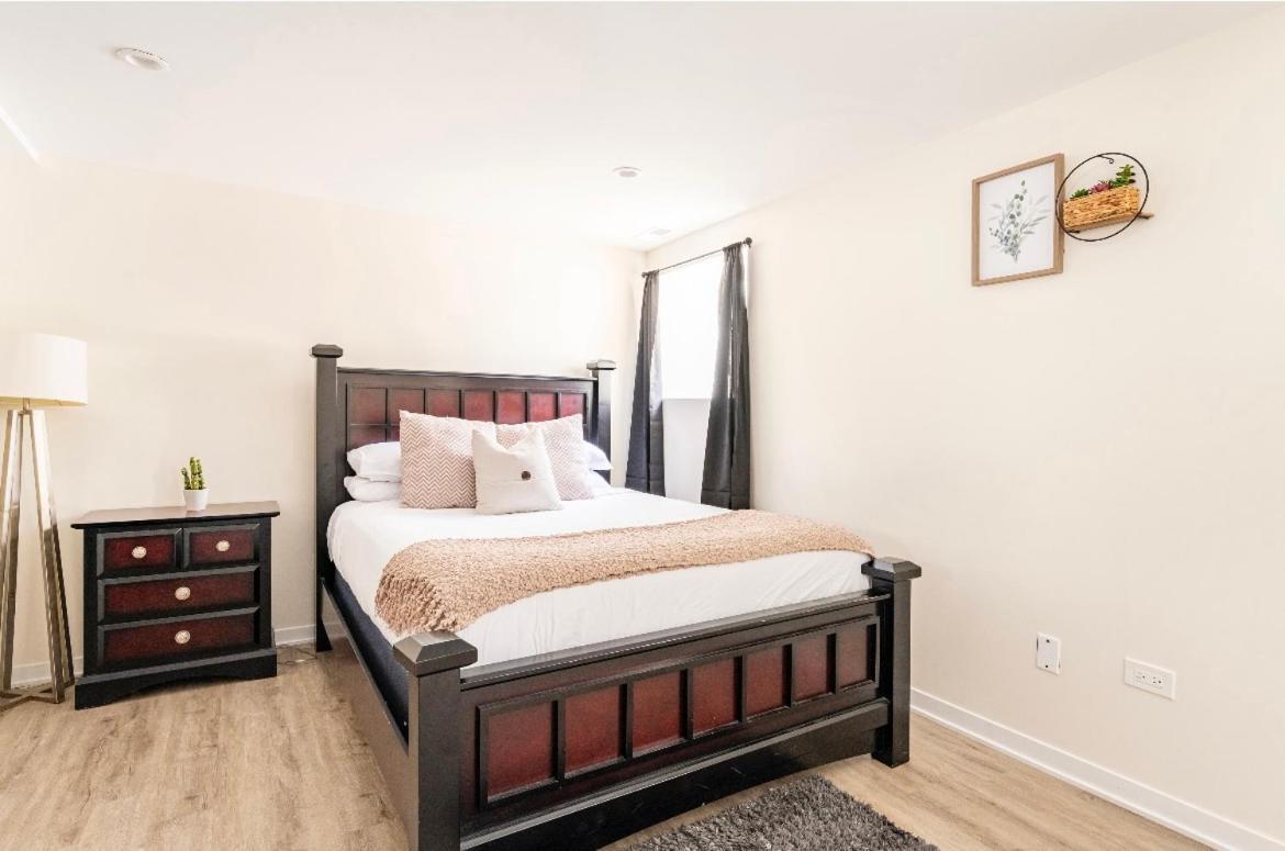 Cozy 2 Brm Apartment Mins Away From United Center Chicago Buitenkant foto