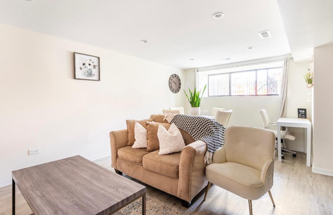 Cozy 2 Brm Apartment Mins Away From United Center Chicago Buitenkant foto