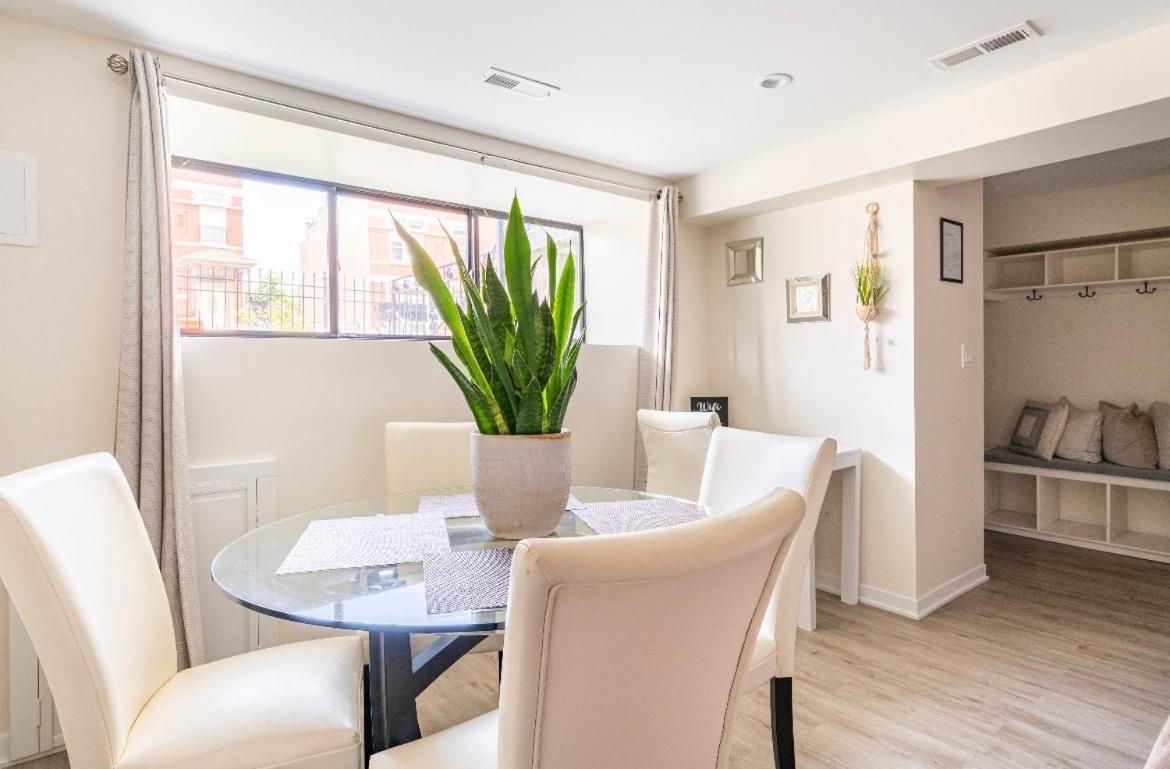 Cozy 2 Brm Apartment Mins Away From United Center Chicago Buitenkant foto