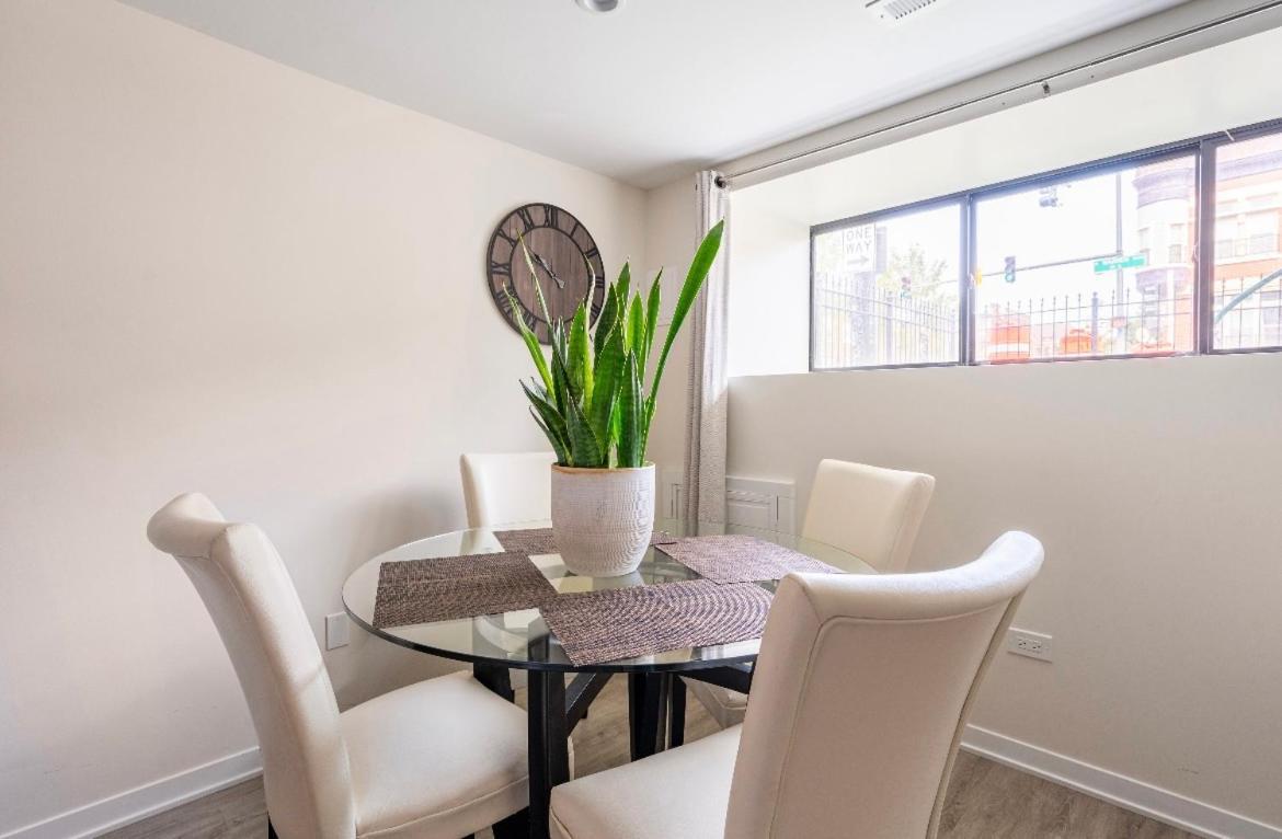 Cozy 2 Brm Apartment Mins Away From United Center Chicago Buitenkant foto